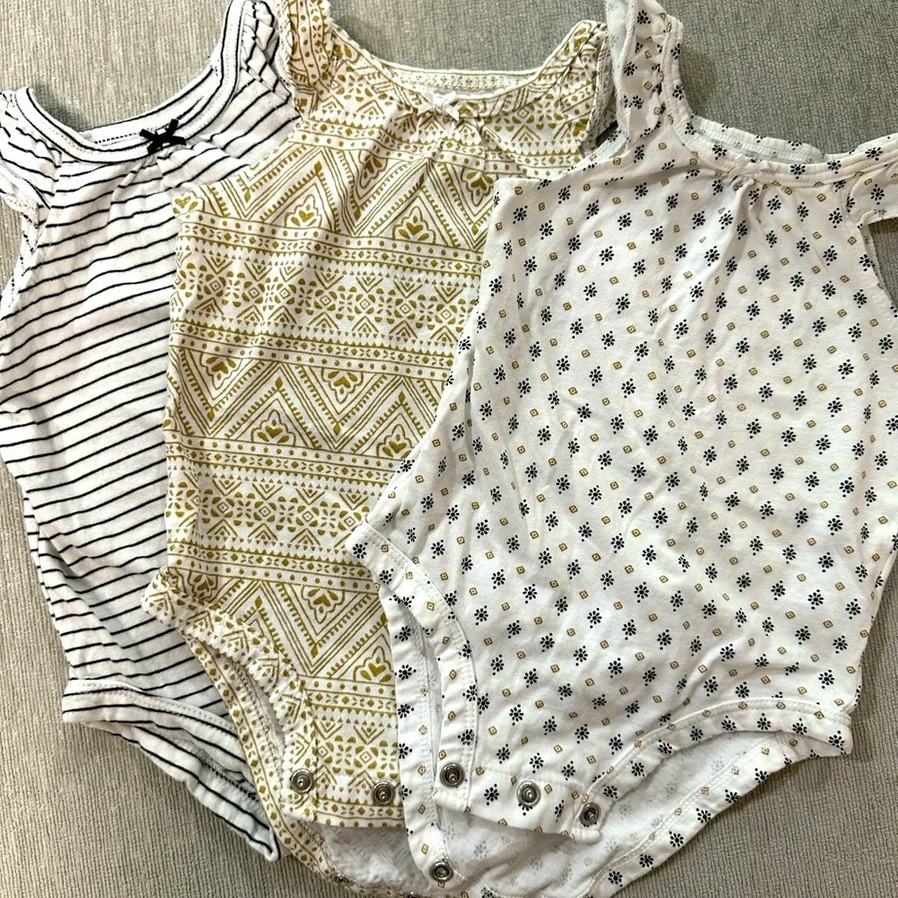 Carters 3-pack bodysuits 6months